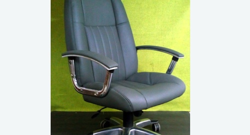 Перетяжка офисного кресла кожей. Киселевск
